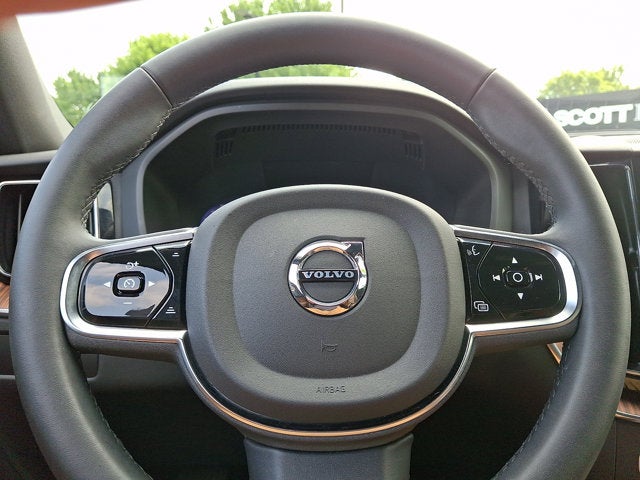2024 Volvo XC60 Plus Dark Theme