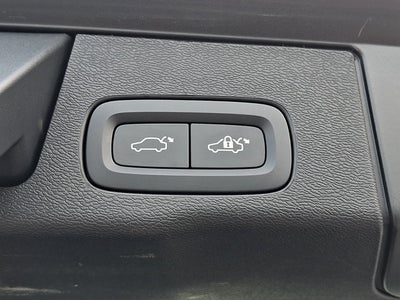 2024 Volvo XC60 Plus Dark Theme