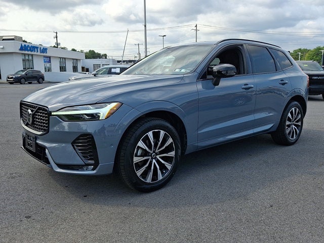2024 Volvo XC60 Plus Dark Theme