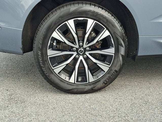2024 Volvo XC60 Plus Dark Theme