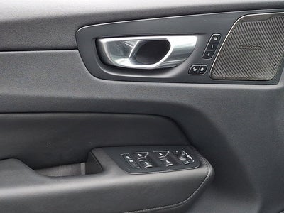 2024 Volvo XC60 Plus Dark Theme