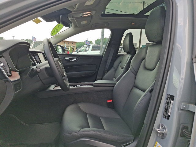 2024 Volvo XC60 Plus Dark Theme