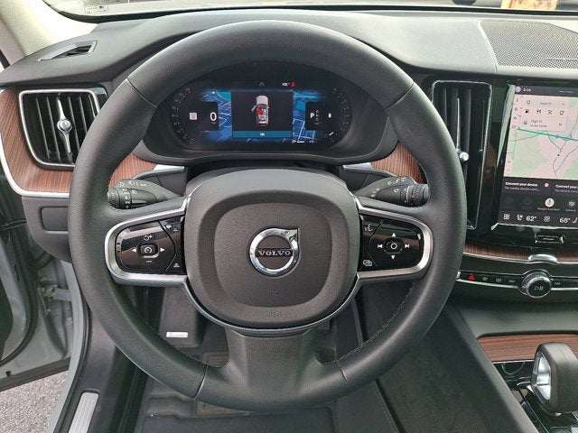 2024 Volvo XC60 Plus Dark Theme