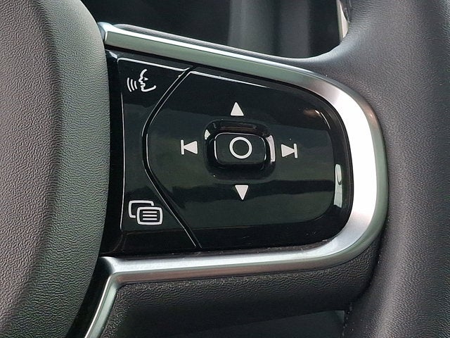 2024 Volvo XC60 Plus Dark Theme