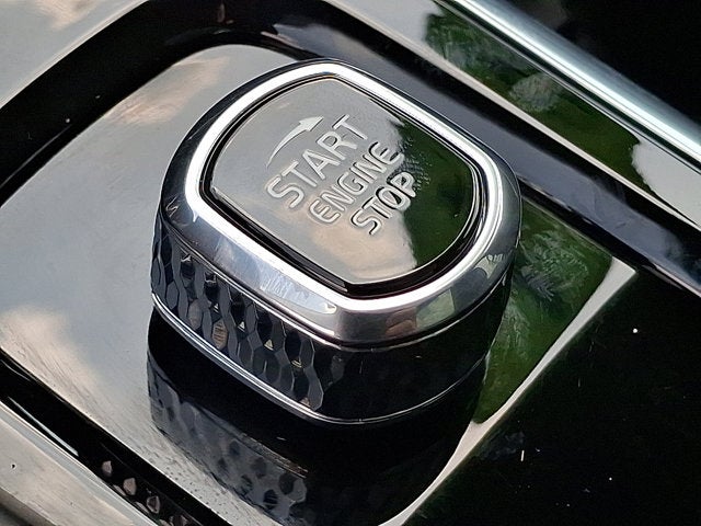 2024 Volvo XC60 Plus Dark Theme