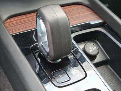 2024 Volvo XC60 Plus Dark Theme