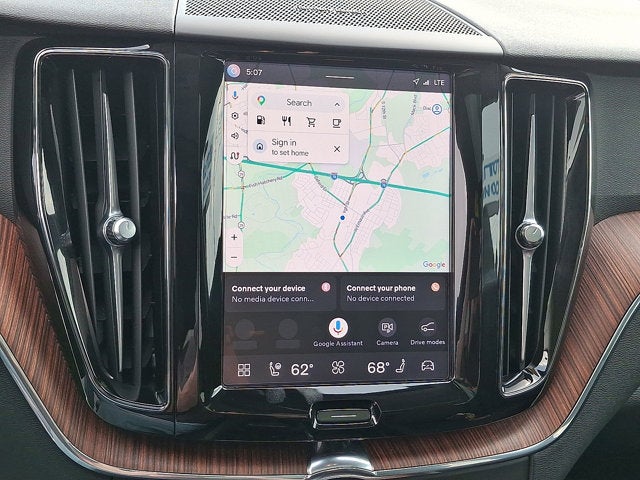 2024 Volvo XC60 Plus Dark Theme