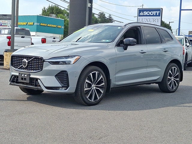 2024 Volvo XC60 Plus Dark Theme