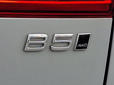 2024 Volvo XC60 Plus Dark Theme