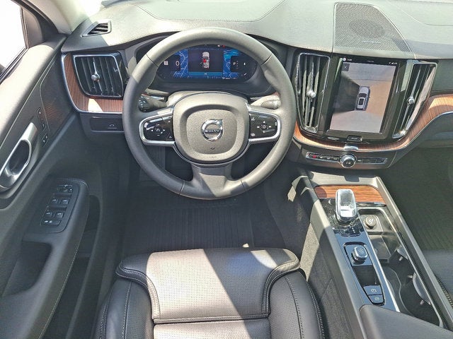2024 Volvo XC60 Ultimate Dark Theme