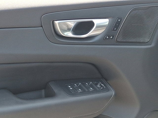 2024 Volvo XC60 Ultimate Dark Theme