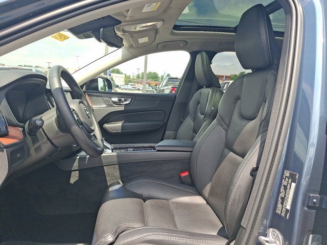 2024 Volvo XC60 Ultimate Dark Theme