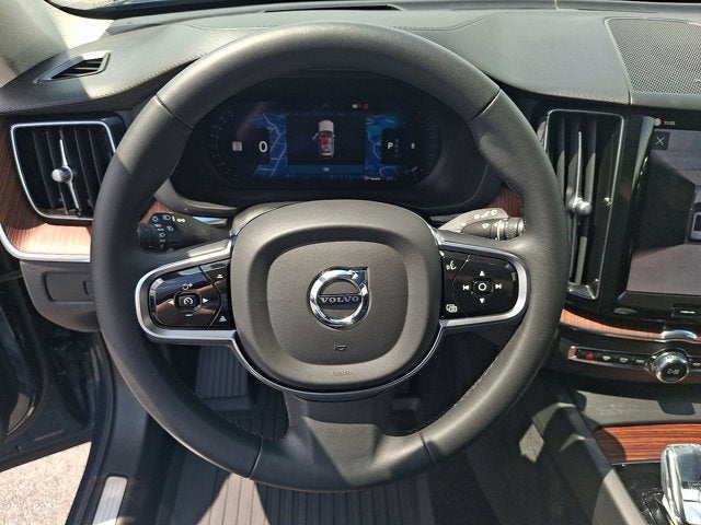 2024 Volvo XC60 Ultimate Dark Theme