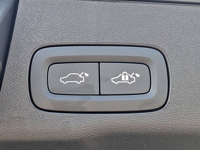 2024 Volvo XC60 Ultimate Dark Theme