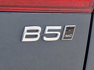 2024 Volvo XC60 Ultimate Dark Theme