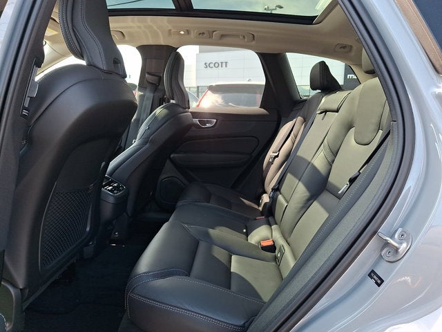 2024 Volvo XC60 Ultimate Dark Theme