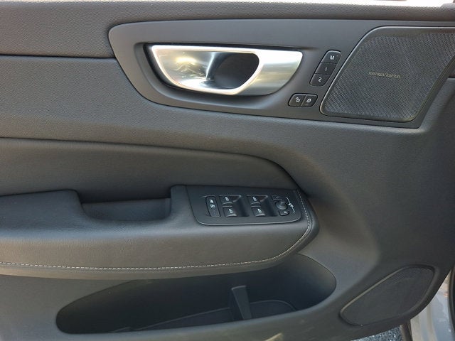 2024 Volvo XC60 Ultimate Dark Theme