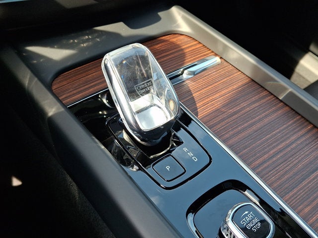 2024 Volvo XC60 Ultimate Dark Theme
