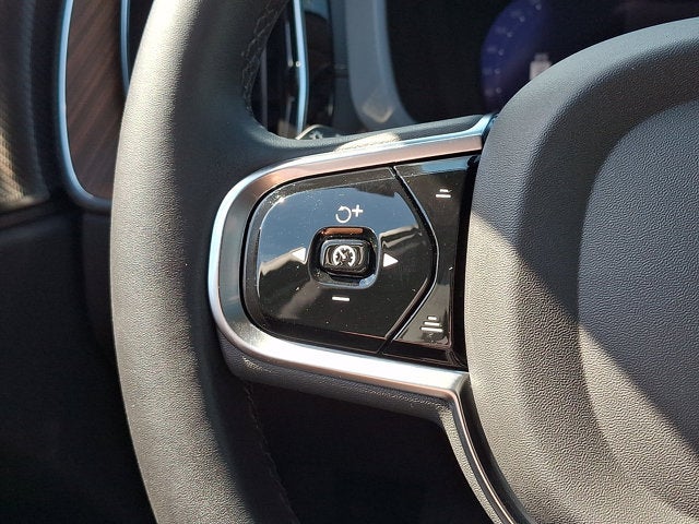 2024 Volvo XC60 Ultimate Dark Theme