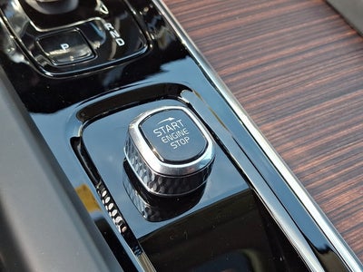 2024 Volvo XC60 Ultimate Dark Theme