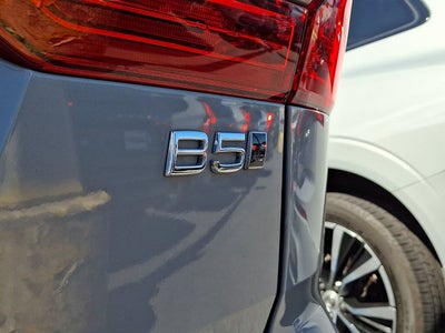 2024 Volvo XC60 Ultimate Dark Theme