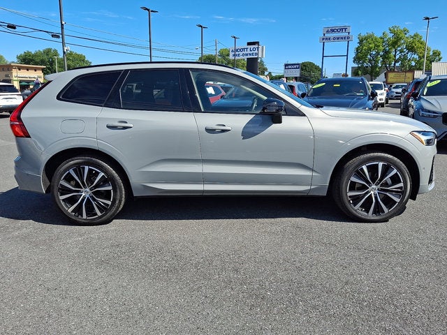 2024 Volvo XC60 Ultimate Dark Theme