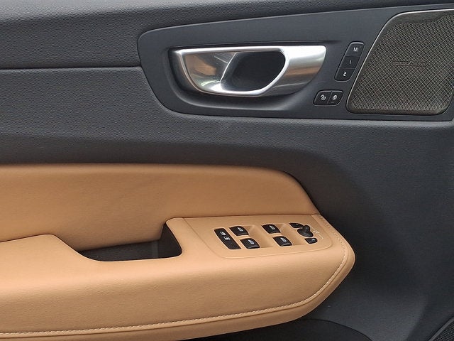 2024 Volvo XC60 Ultimate Dark Theme