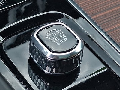 2024 Volvo XC60 Ultimate Dark Theme