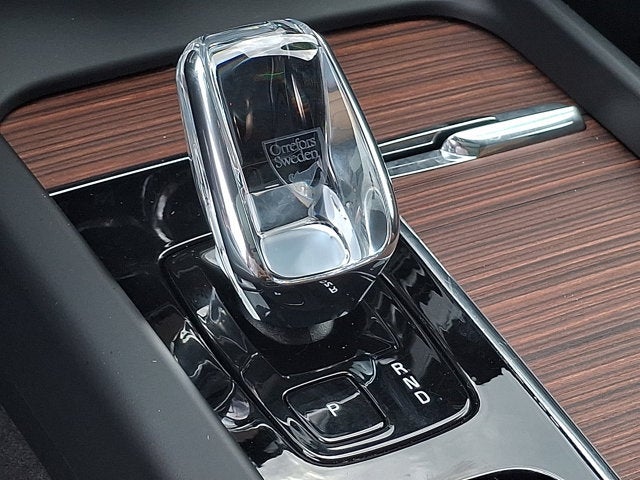 2024 Volvo XC60 Ultimate Dark Theme