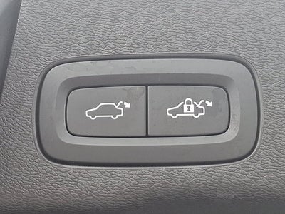 2024 Volvo XC60 Ultimate Dark Theme