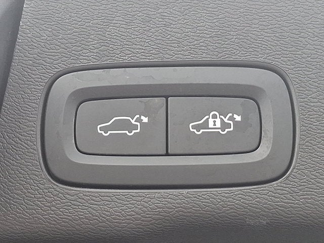 2024 Volvo XC60 Ultimate Dark Theme