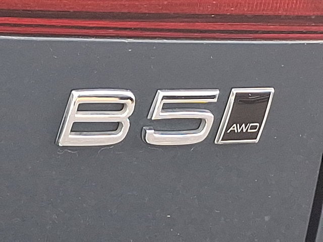 2024 Volvo XC60 Ultimate Dark Theme