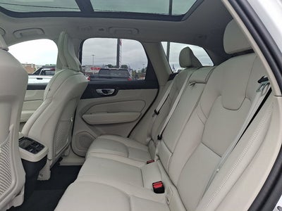 2024 Volvo XC60 Ultimate Dark Theme