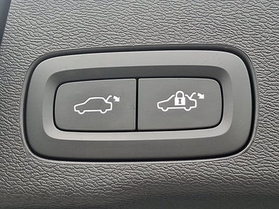 2024 Volvo XC60 Ultimate Dark Theme