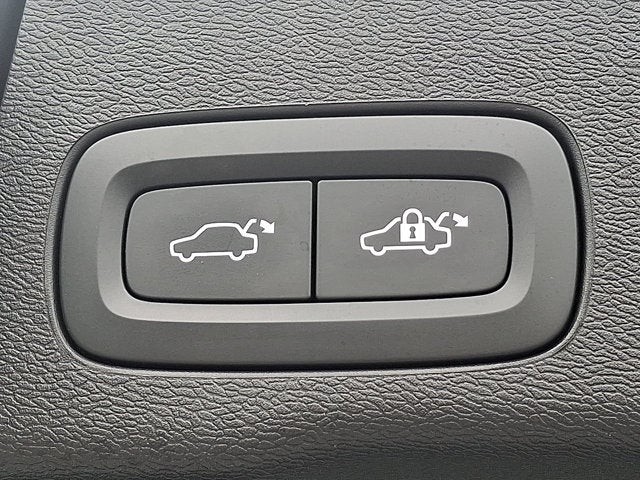 2024 Volvo XC60 Ultimate Dark Theme