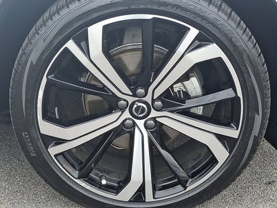 2024 Volvo XC60 Ultimate Dark Theme