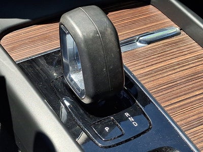 2023 Volvo XC60 Plus Bright Theme