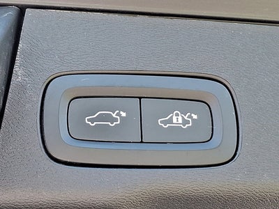 2023 Volvo XC60 Plus Bright Theme