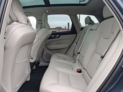 2023 Volvo XC60 Plus Bright Theme