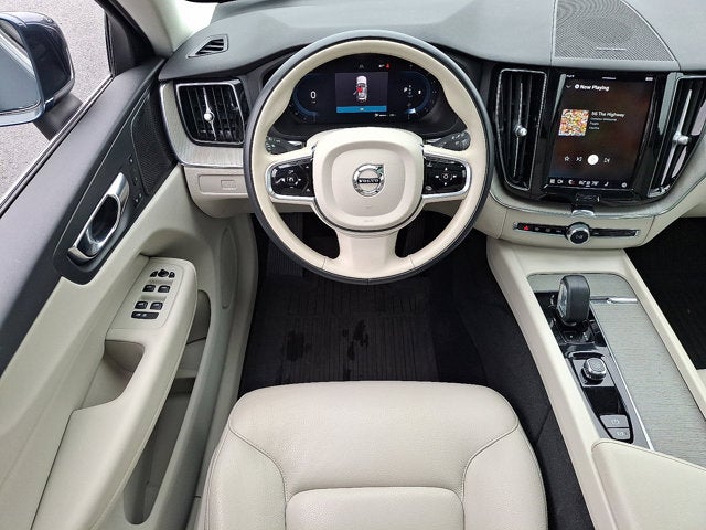 2023 Volvo XC60 Plus Bright Theme