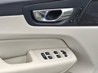 2023 Volvo XC60 Plus Bright Theme