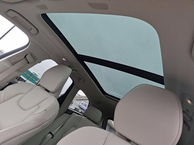 2023 Volvo XC60 Plus Bright Theme