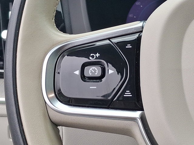 2023 Volvo XC60 Plus Bright Theme
