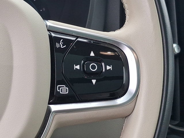 2023 Volvo XC60 Plus Bright Theme