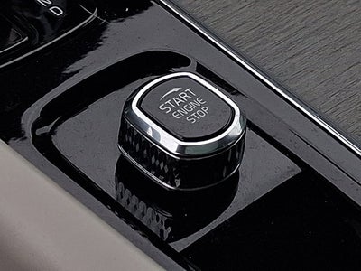 2023 Volvo XC60 Plus Bright Theme