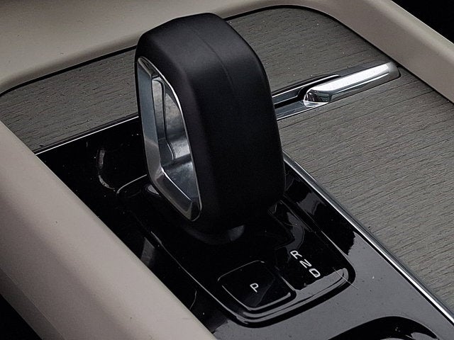 2023 Volvo XC60 Plus Bright Theme