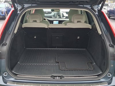 2023 Volvo XC60 Plus Bright Theme