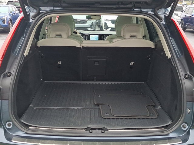 2023 Volvo XC60 Plus Bright Theme