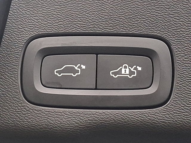 2023 Volvo XC60 Plus Bright Theme