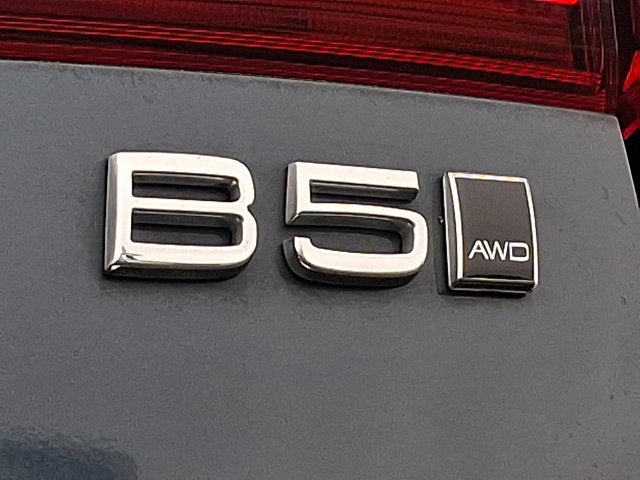 2023 Volvo XC60 Plus Bright Theme